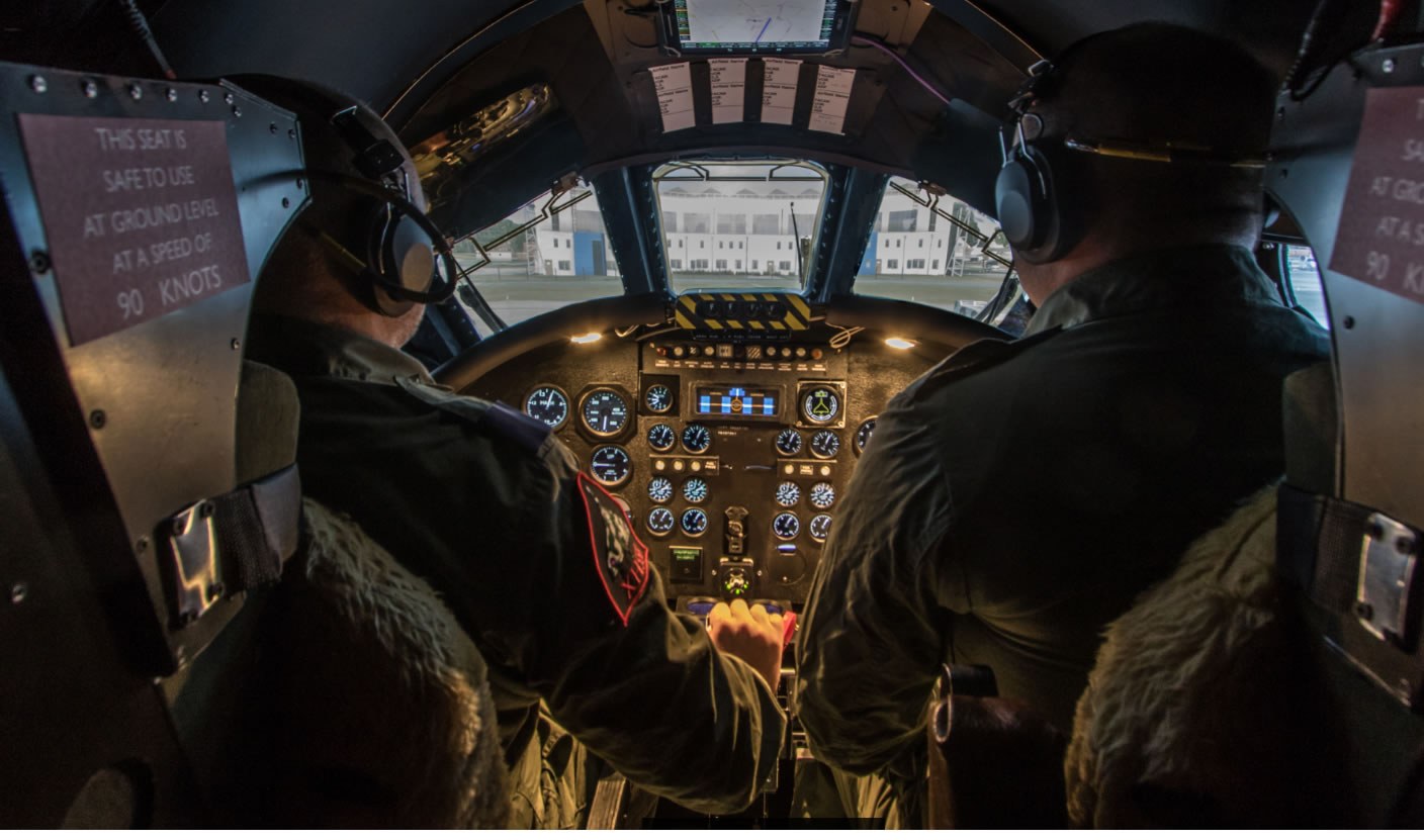 vulcan-bomber-flight-simulator-experience-with-virtual-aerospace